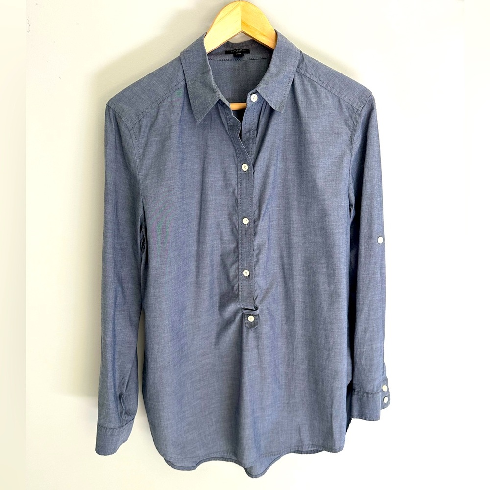 Ann Taylor Chambray Blouse. Size Medium.